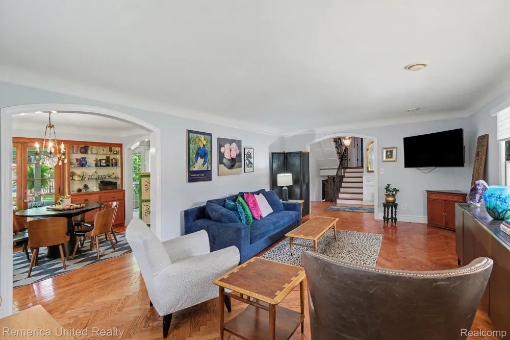 1328 W Ann Arbor Trail Plymouth City, MI 48170