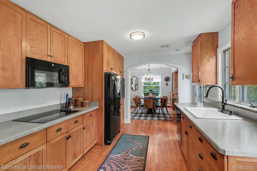 1328 W Ann Arbor Trail Plymouth City, MI 48170