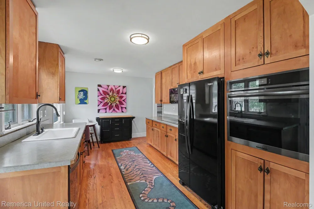 1328 W Ann Arbor Trail Plymouth City, MI 48170