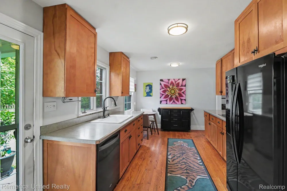 1328 W Ann Arbor Trail Plymouth City, MI 48170