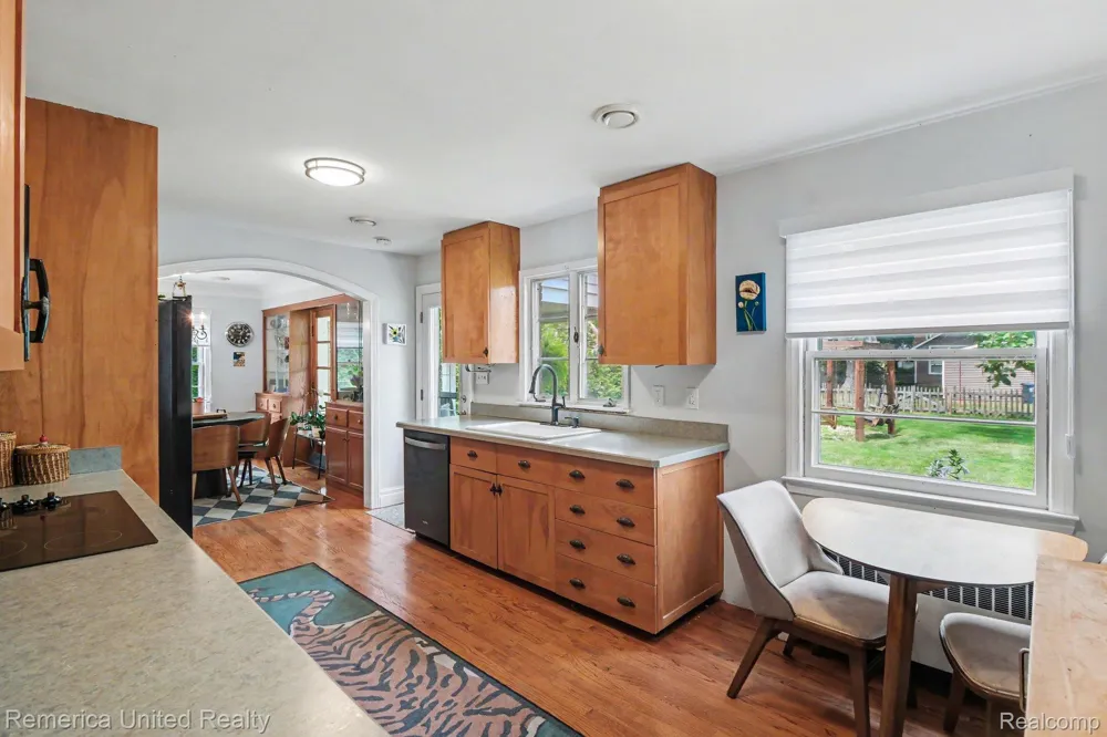 1328 W Ann Arbor Trail Plymouth City, MI 48170