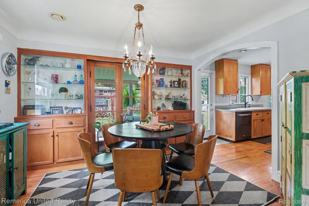 1328 W Ann Arbor Trail Plymouth City, MI 48170