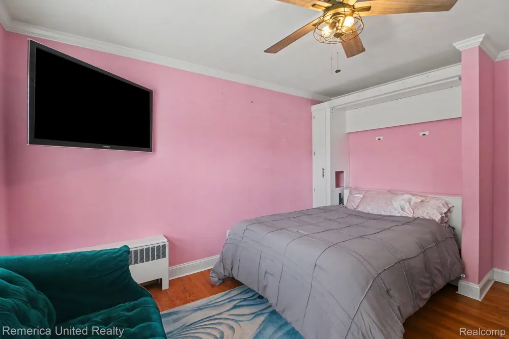 1328 W Ann Arbor Trail Plymouth City, MI 48170