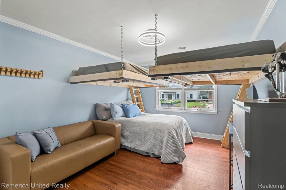 1328 W Ann Arbor Trail Plymouth City, MI 48170
