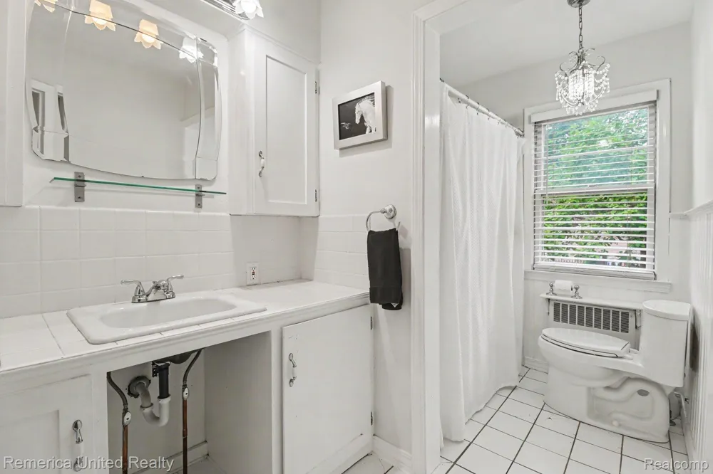 1328 W Ann Arbor Trail Plymouth City, MI 48170
