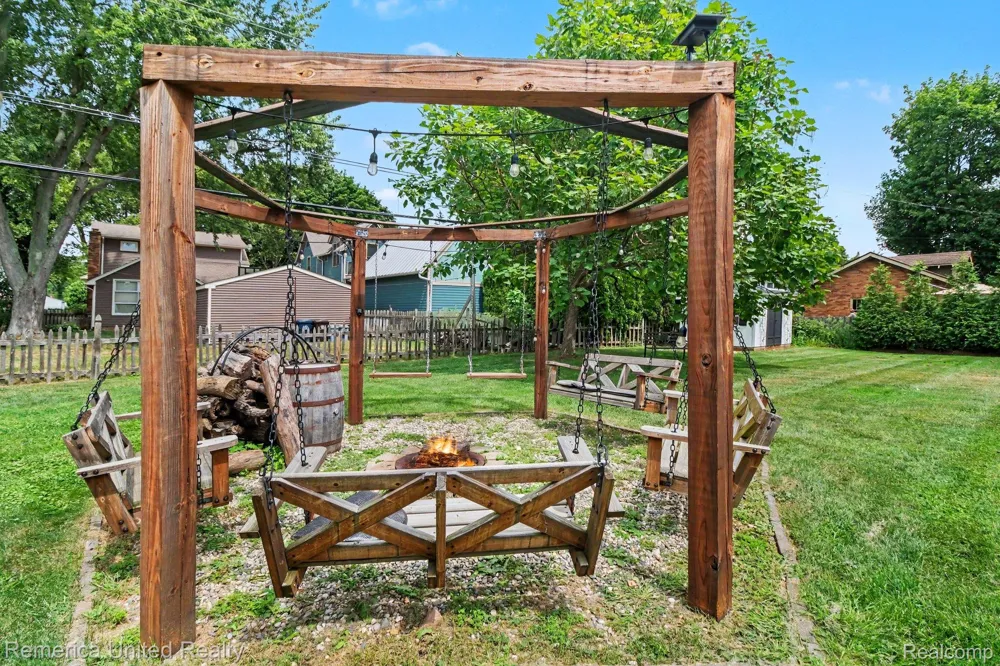 1328 W Ann Arbor Trail Plymouth City, MI 48170