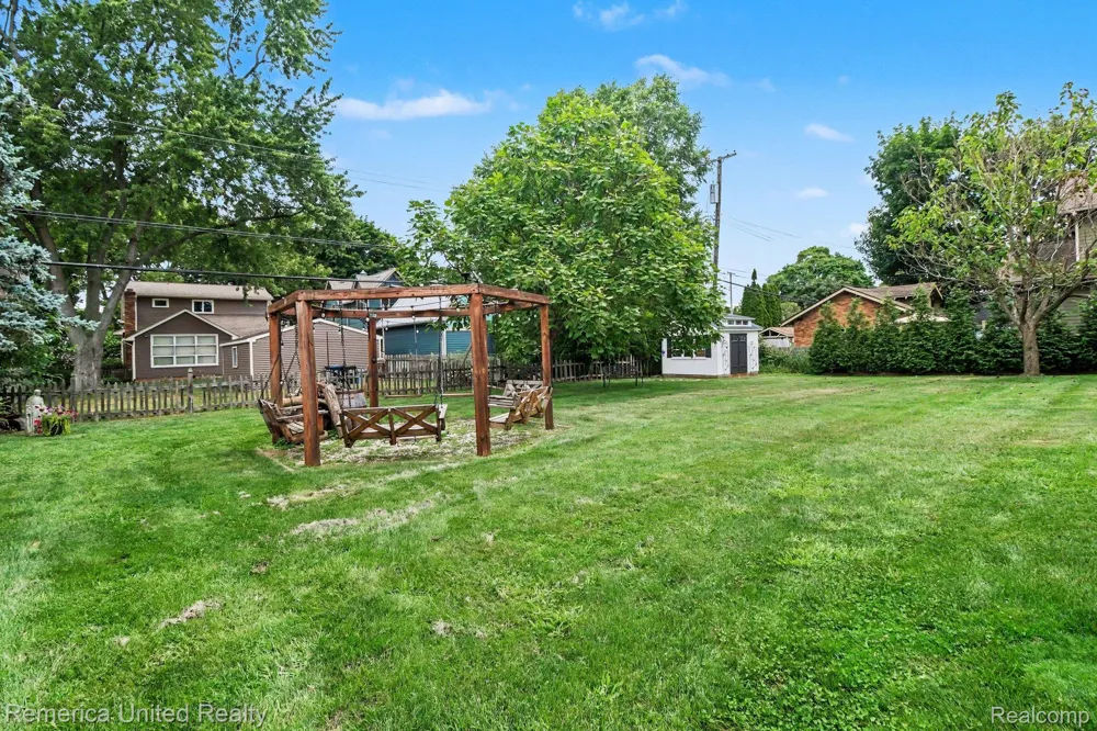 1328 W Ann Arbor Trail Plymouth City, MI 48170