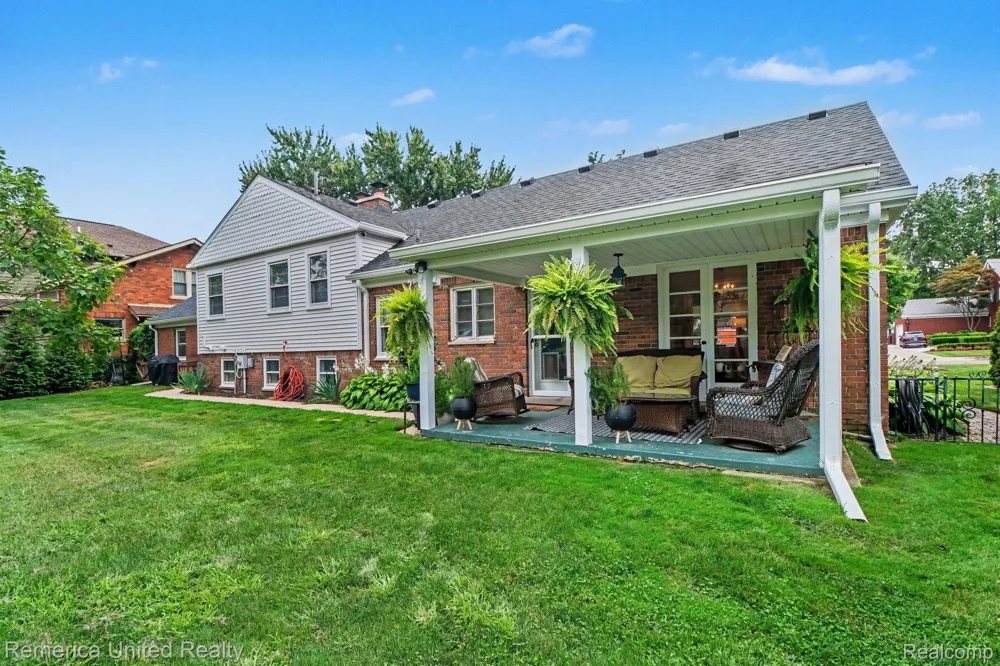 1328 W Ann Arbor Trail Plymouth City, MI 48170