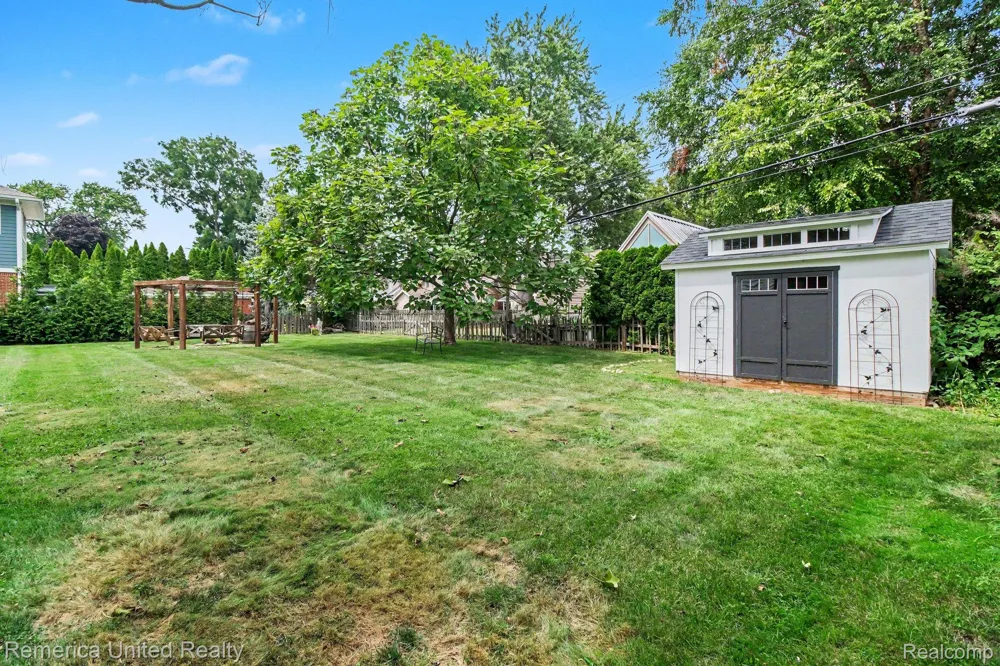 1328 W Ann Arbor Trail Plymouth City, MI 48170