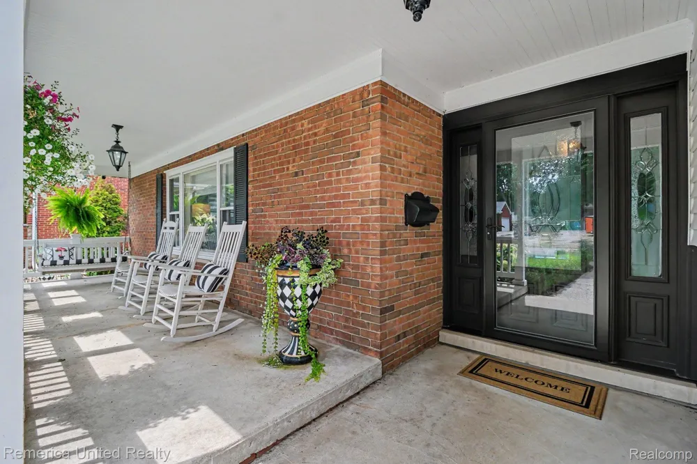 1328 W Ann Arbor Trail Plymouth City, MI 48170