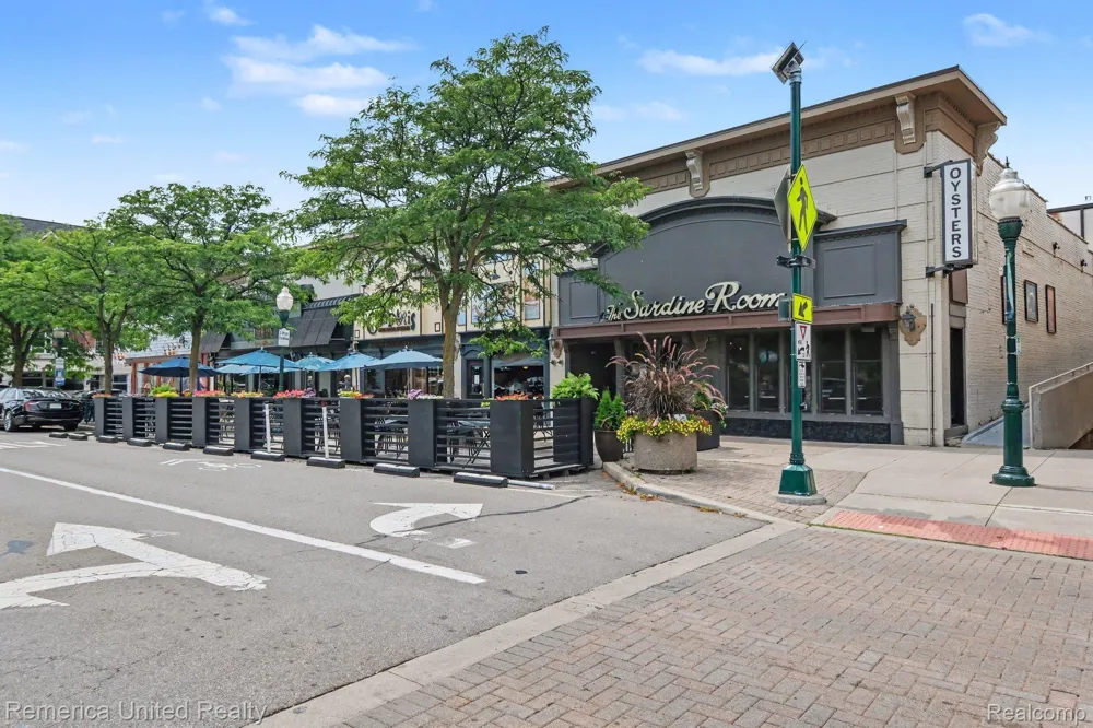 1328 W Ann Arbor Trail Plymouth City, MI 48170