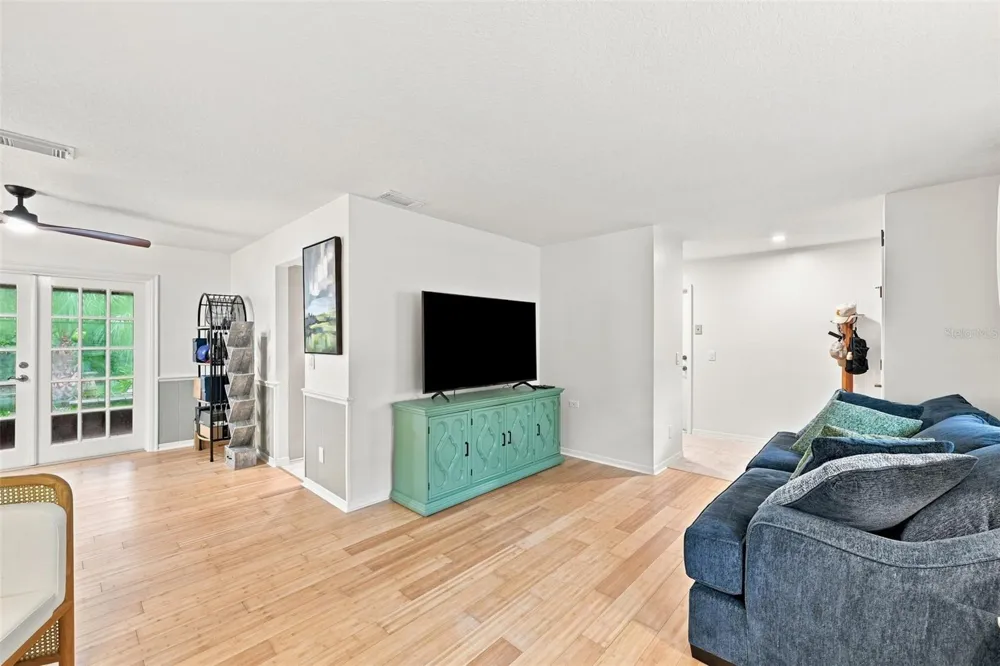 2107 W FORE DRIVE Tampa, FL 33612