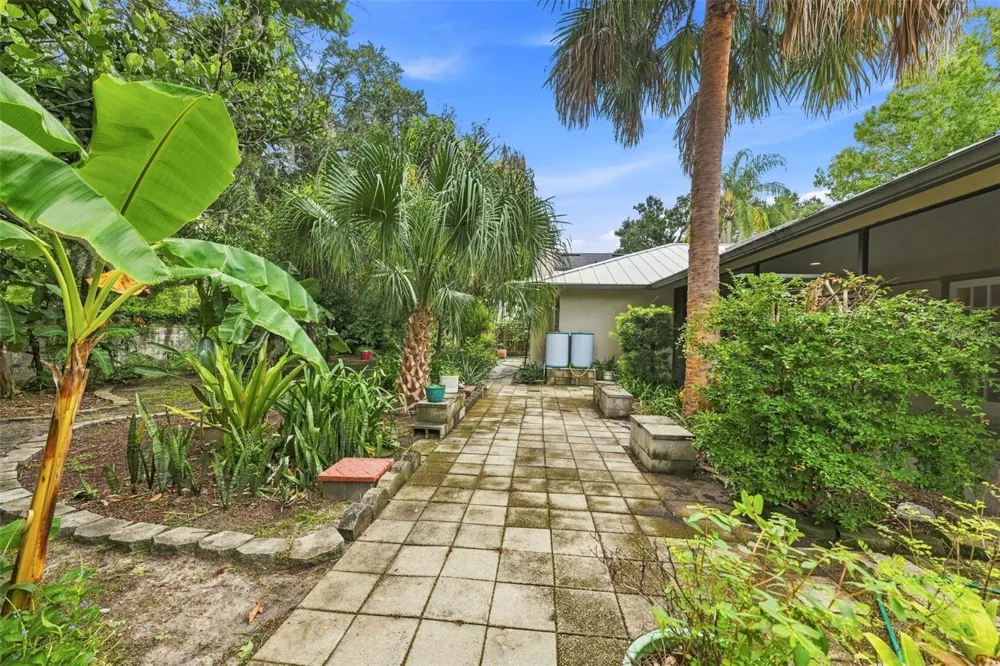 2107 W FORE DRIVE Tampa, FL 33612