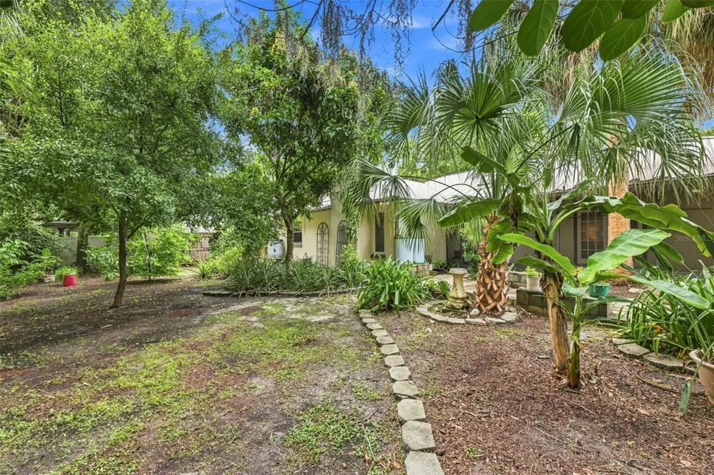 2107 W FORE DRIVE Tampa, FL 33612