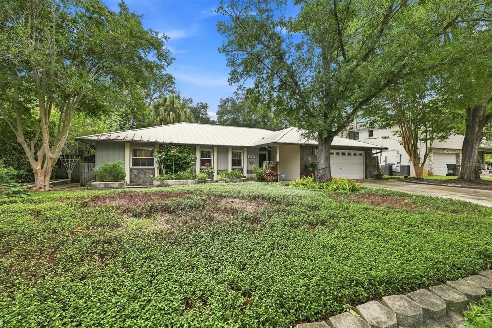 2107 W FORE DRIVE Tampa, FL 33612