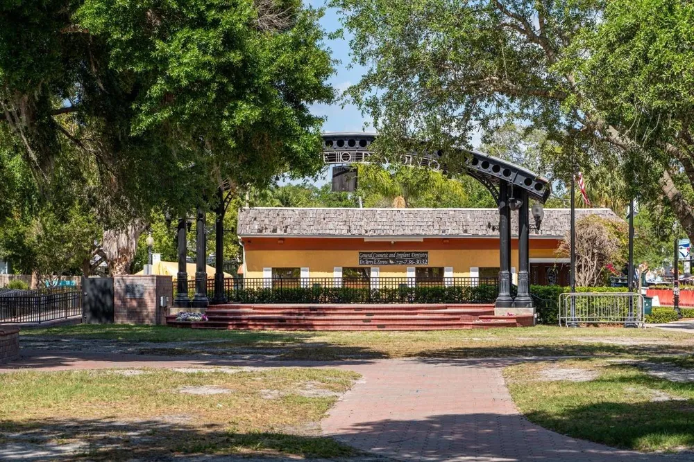 439 LOUDEN AVENUE Dunedin, FL 34698