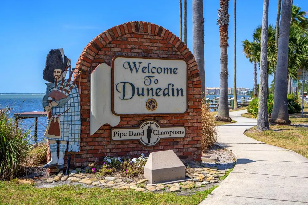439 LOUDEN AVENUE Dunedin, FL 34698