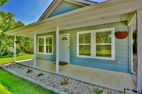 903 Comanche Cove Drive