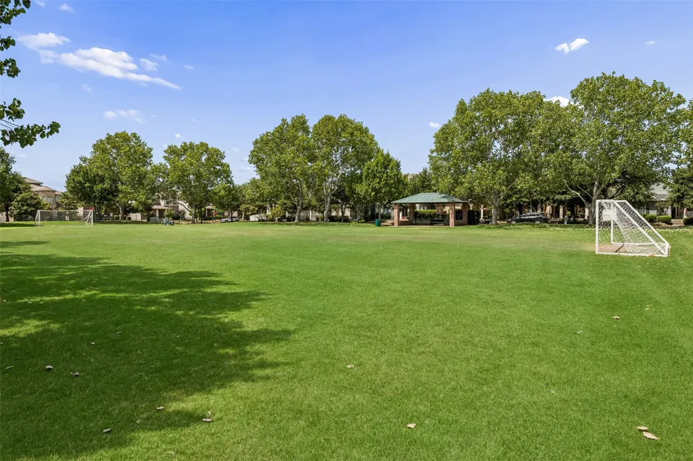 901 Wenk Drive Aubrey, TX 76227