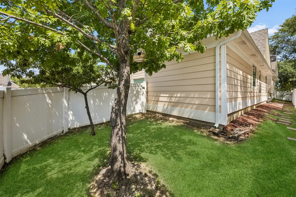 901 Wenk Drive Aubrey, TX 76227