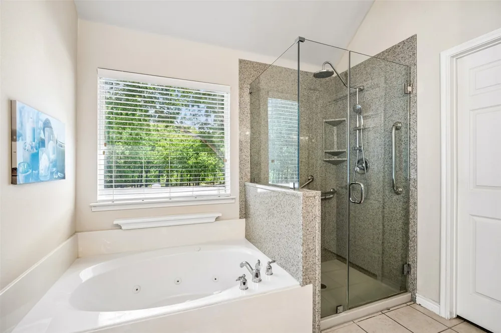 901 Wenk Drive Aubrey, TX 76227