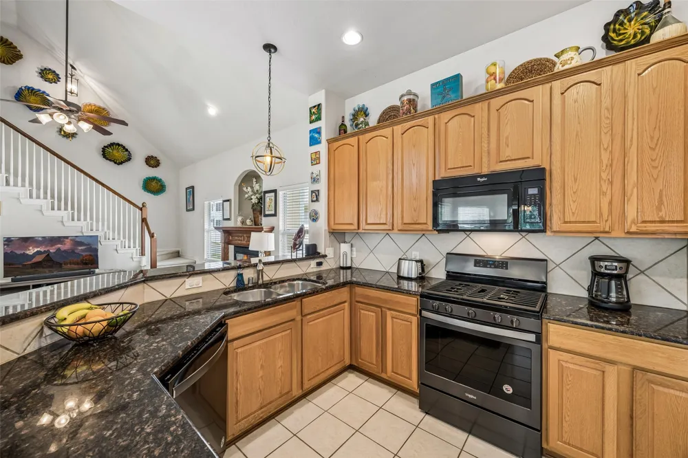 901 Wenk Drive Aubrey, TX 76227