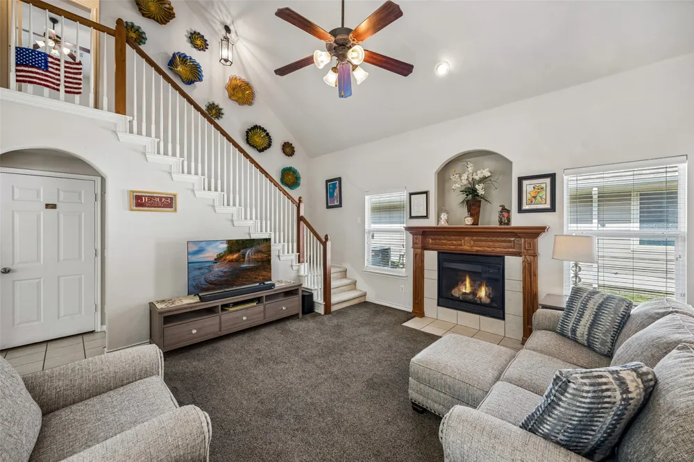 901 Wenk Drive Aubrey, TX 76227