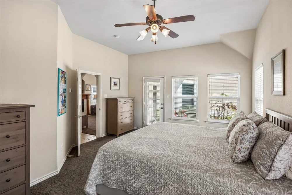 901 Wenk Drive Aubrey, TX 76227