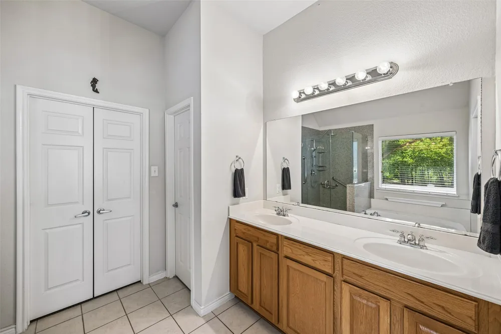 901 Wenk Drive Aubrey, TX 76227