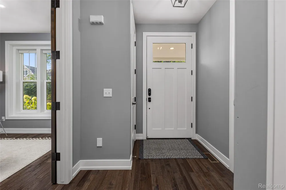 16276 Kirkshire Avenue Beverly Hills Village, MI 48025