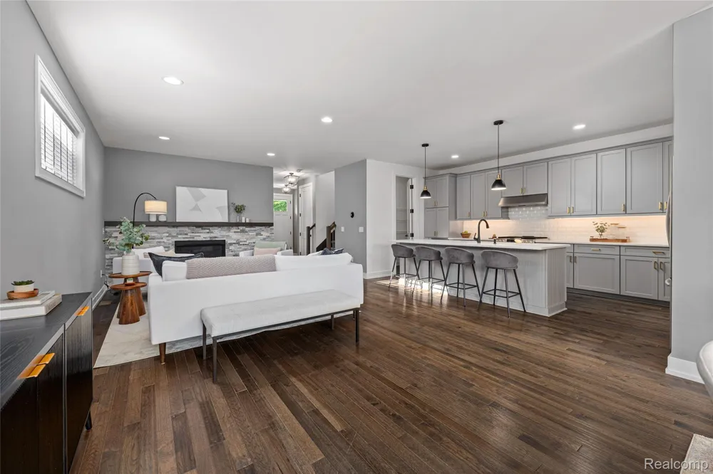 16276 Kirkshire Avenue Beverly Hills Village, MI 48025