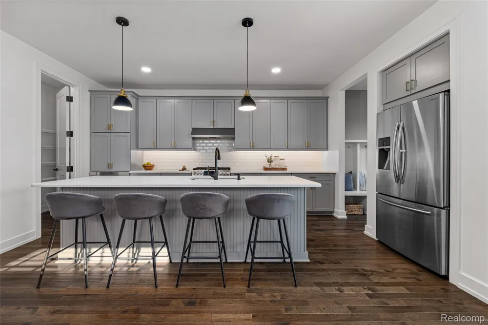 16276 Kirkshire Avenue Beverly Hills Village, MI 48025
