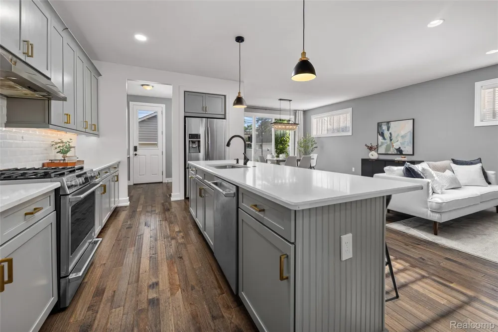 16276 Kirkshire Avenue Beverly Hills Village, MI 48025