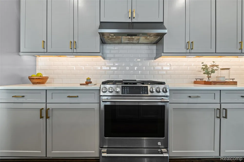 16276 Kirkshire Avenue Beverly Hills Village, MI 48025