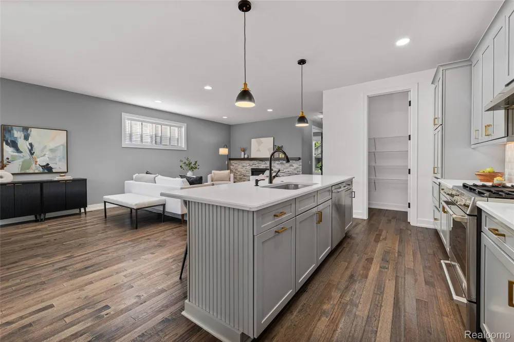 16276 Kirkshire Avenue Beverly Hills Village, MI 48025