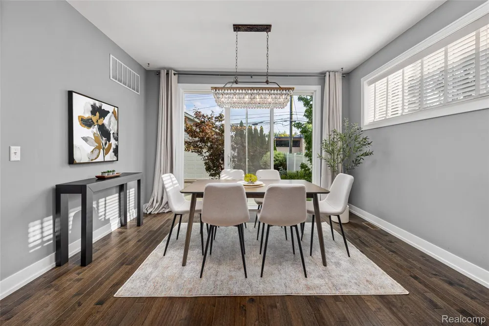 16276 Kirkshire Avenue Beverly Hills Village, MI 48025