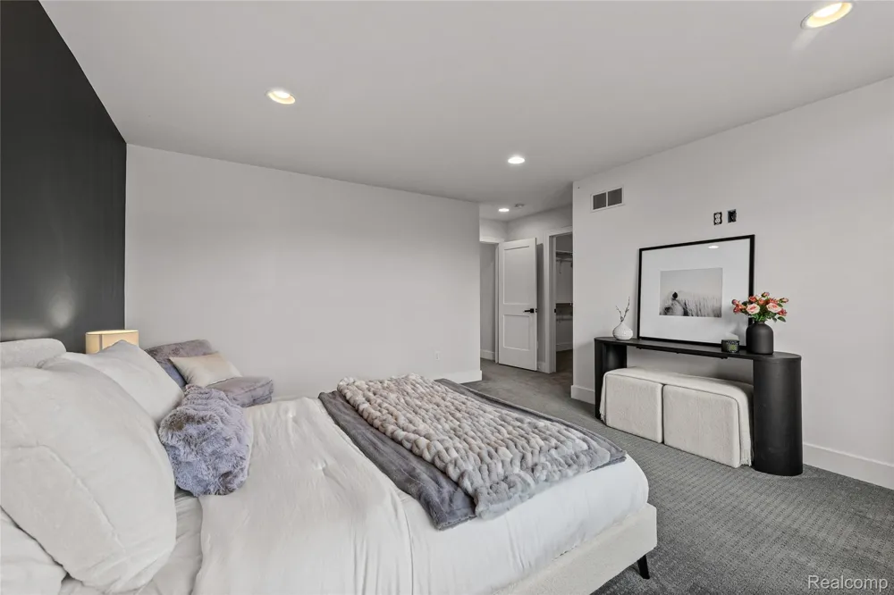 16276 Kirkshire Avenue Beverly Hills Village, MI 48025