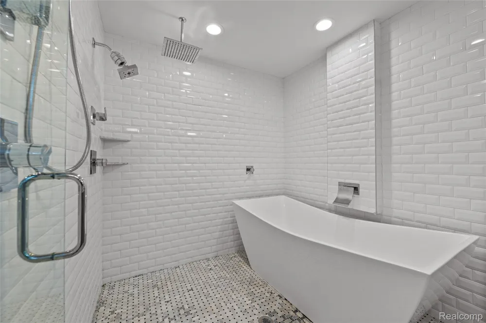 16276 Kirkshire Avenue Beverly Hills Village, MI 48025