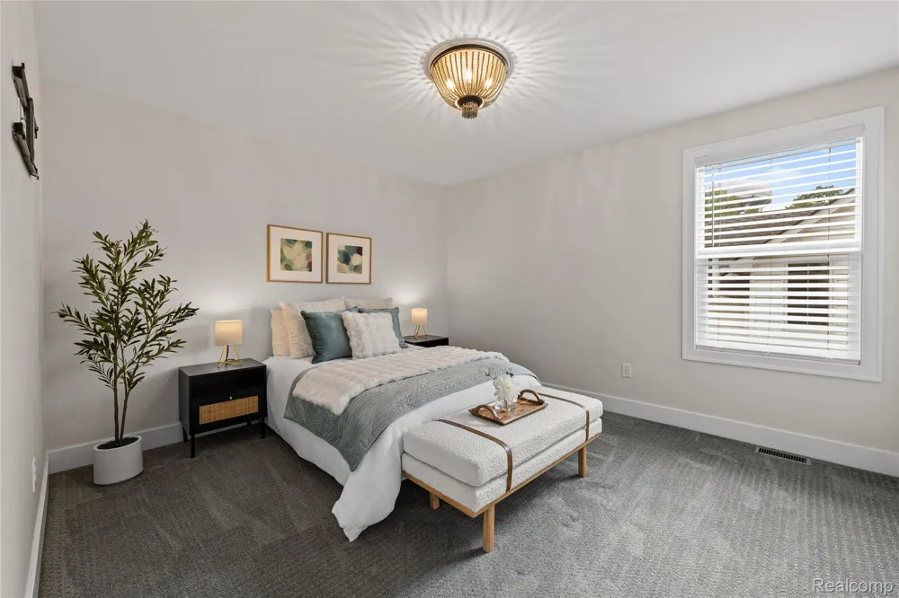 16276 Kirkshire Avenue Beverly Hills Village, MI 48025