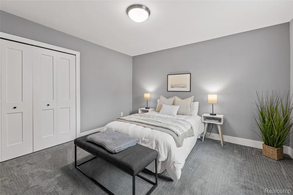 16276 Kirkshire Avenue Beverly Hills Village, MI 48025