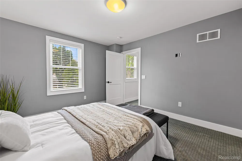 16276 Kirkshire Avenue Beverly Hills Village, MI 48025