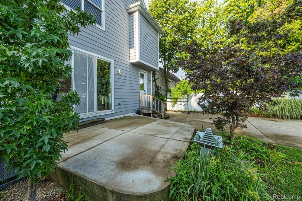 16276 Kirkshire Avenue Beverly Hills Village, MI 48025