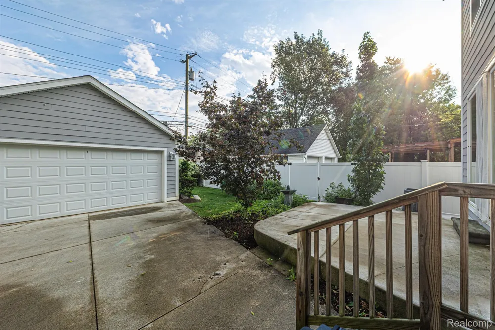 16276 Kirkshire Avenue Beverly Hills Village, MI 48025