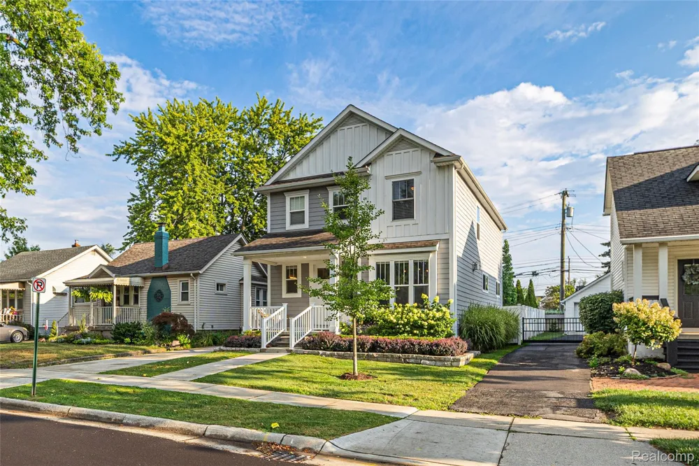 16276 Kirkshire Avenue Beverly Hills Village, MI 48025