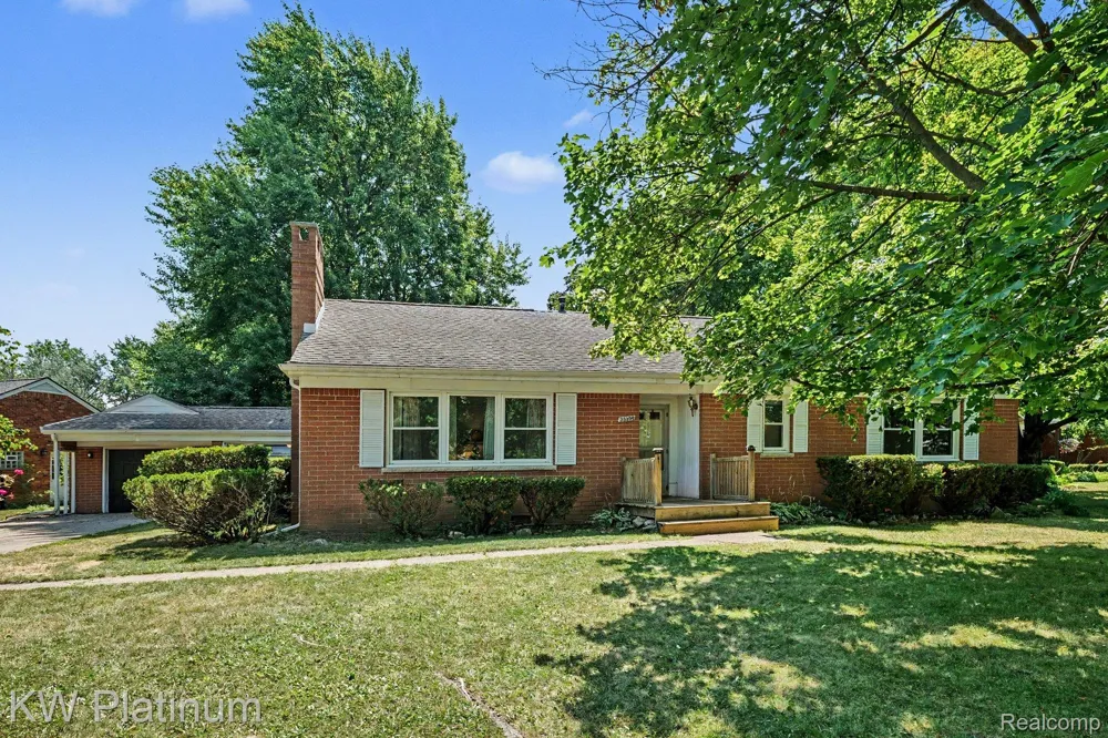 33200 Edgegrove Fraser City, MI 48026
