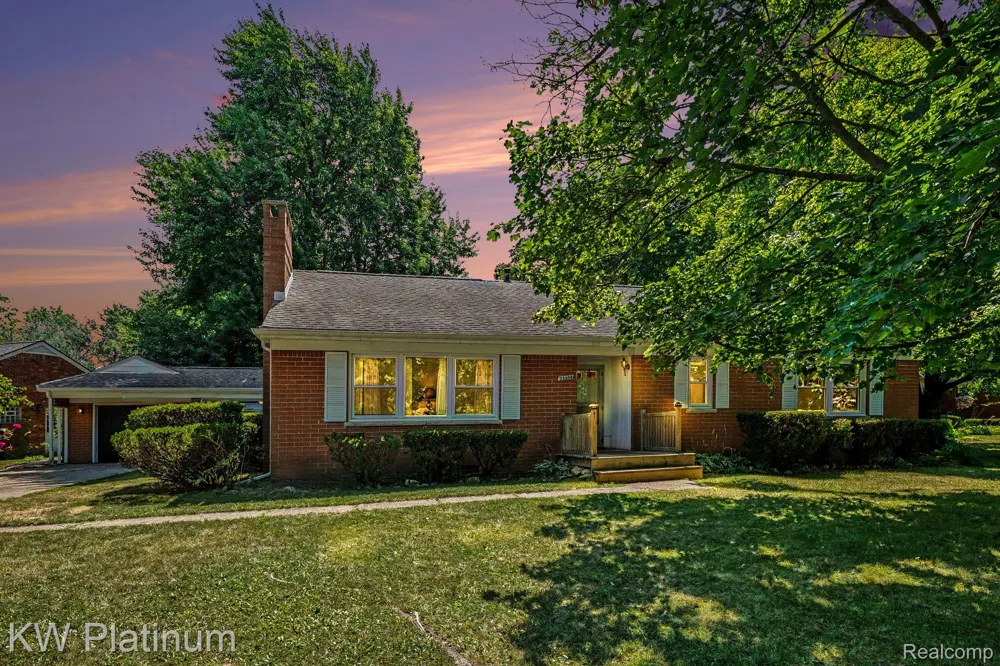 33200 Edgegrove Fraser City, MI 48026