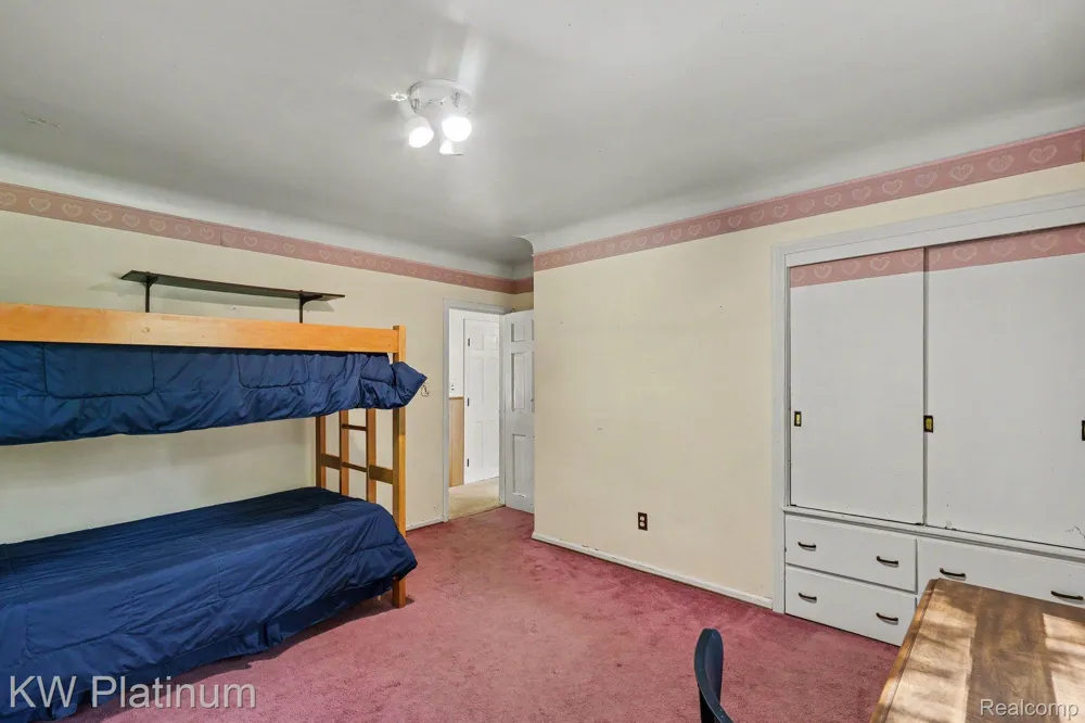 33200 Edgegrove Fraser City, MI 48026