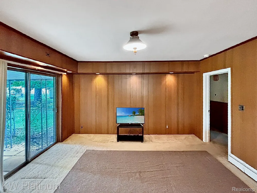33200 Edgegrove Fraser City, MI 48026