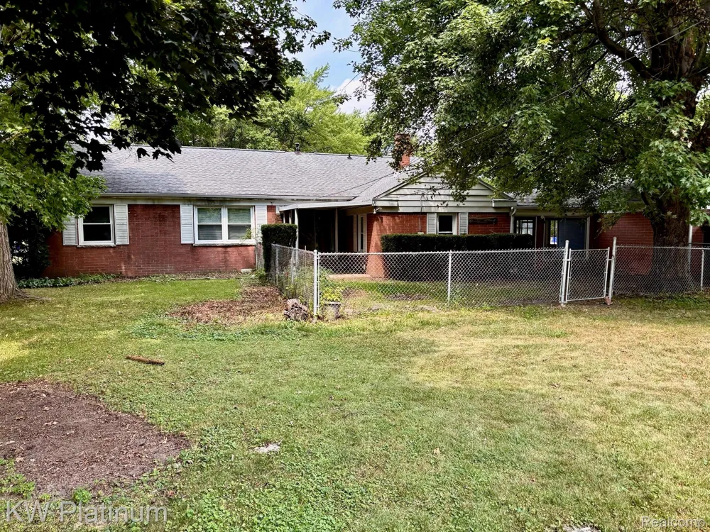 33200 Edgegrove Fraser City, MI 48026