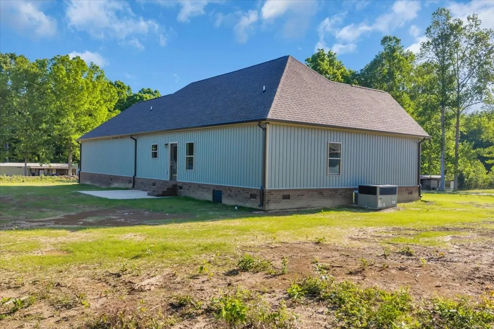 139 Brinkley Road Wartrace, TN 37183